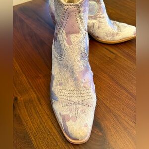 Dolce Vita silma Booties multi sliver calf Hair size 6.5